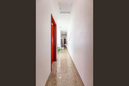 Casa à venda com 254m², 4 quartos e 8 vagasCorredor Dormitórios