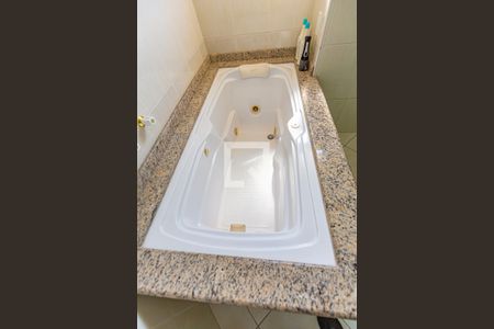 Casa à venda com 254m², 4 quartos e 8 vagasdetalhe do Banheiro da Suite