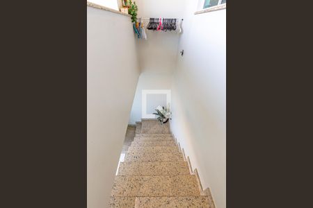 Casa à venda com 254m², 4 quartos e 8 vagasEscada Acesso Garagem