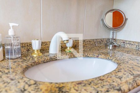 Casa à venda com 254m², 4 quartos e 8 vagasdetalhe do Banheiro da Suite