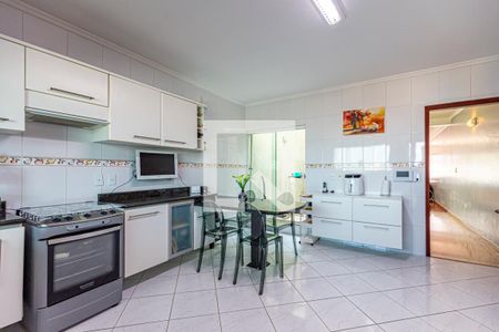 Casa à venda com 254m², 4 quartos e 8 vagasCozinha