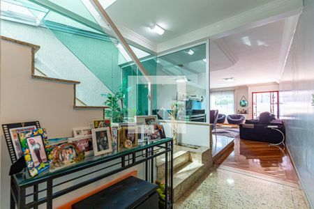 Corredor de casa à venda com 4 quartos, 254m² em Vila Pinheirinho, Santo André