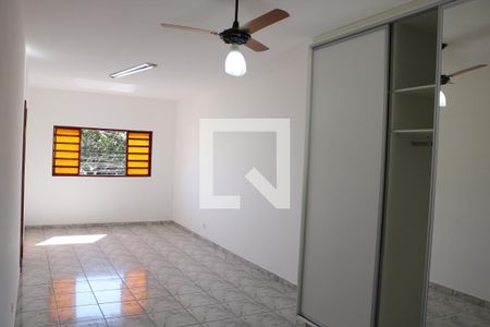 Casa à venda com 200m², 4 quartos e 2 vagasSuíte 2
