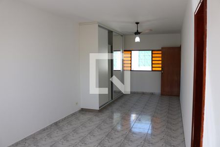 Casa à venda com 200m², 4 quartos e 2 vagasSuíte 2