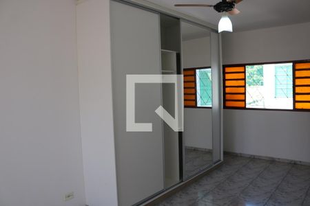 Casa à venda com 200m², 4 quartos e 2 vagasSuíte 2