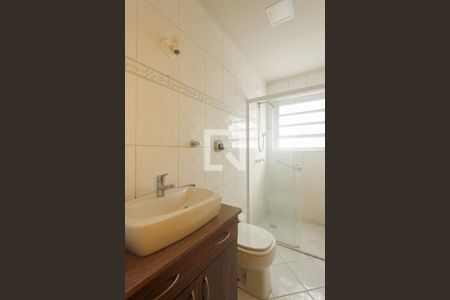 Banheiro de apartamento à venda com 1 quarto, 0m² em Santa Cecília, Porto Alegre
