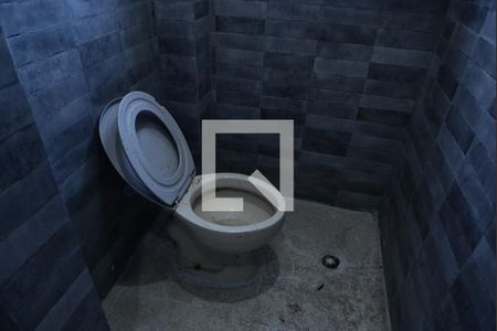 Banheiro de kitnet/studio para alugar com 0 quarto, 42m² em Maracanã, Praia Grande