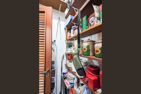 Casa à venda com 333m², 4 quartos e 7 vagas Casa à venda com 333m², 4 quartos e 7 vagasDespensa