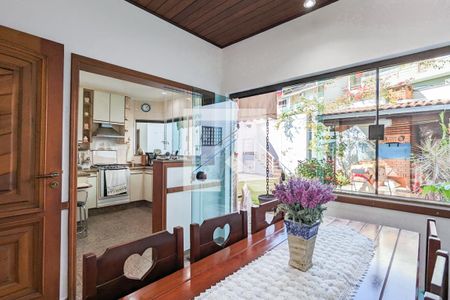 Casa à venda com 333m², 4 quartos e 7 vagas Casa à venda com 333m², 4 quartos e 7 vagasCozinha