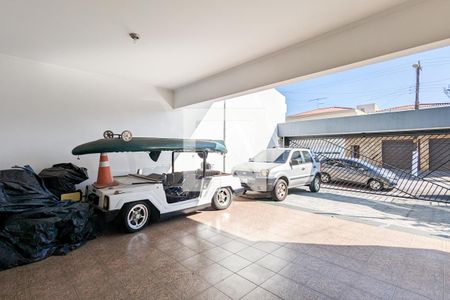 Casa à venda com 333m², 4 quartos e 7 vagas Casa à venda com 333m², 4 quartos e 7 vagasGaragem