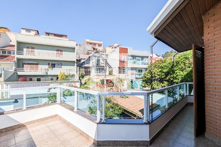 Casa à venda com 333m², 4 quartos e 7 vagas Casa à venda com 333m², 4 quartos e 7 vagasVaranda