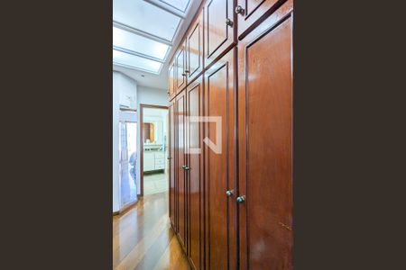 Casa à venda com 333m², 4 quartos e 7 vagas Casa à venda com 333m², 4 quartos e 7 vagasCloset da suíte