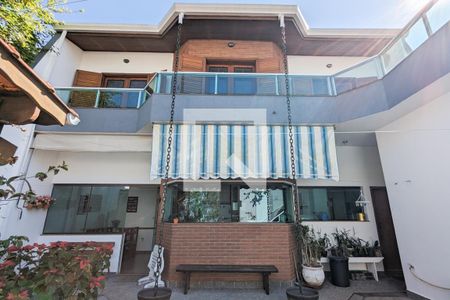 Casa à venda com 333m², 4 quartos e 7 vagas Casa à venda com 333m², 4 quartos e 7 vagasChurrasqueira e jardim