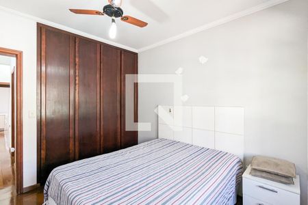 Casa à venda com 333m², 4 quartos e 7 vagas Casa à venda com 333m², 4 quartos e 7 vagasQuarto 3