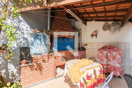 Casa à venda com 333m², 4 quartos e 7 vagas Casa à venda com 333m², 4 quartos e 7 vagasChurrasqueira e jardim