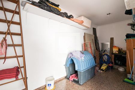 Casa à venda com 333m², 4 quartos e 7 vagas Casa à venda com 333m², 4 quartos e 7 vagasExtensão da garagem