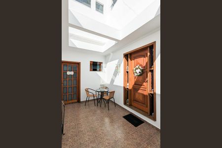 Casa à venda com 333m², 4 quartos e 7 vagas Casa à venda com 333m², 4 quartos e 7 vagasEntrada