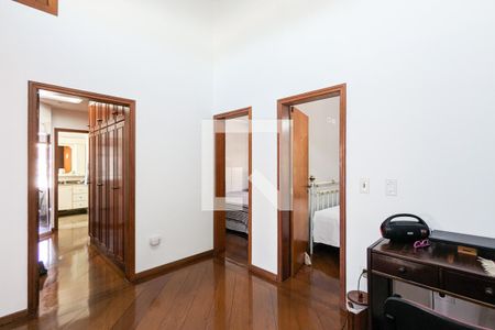 Casa à venda com 333m², 4 quartos e 7 vagas Casa à venda com 333m², 4 quartos e 7 vagasHome office