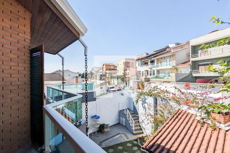 Casa à venda com 333m², 4 quartos e 7 vagas Casa à venda com 333m², 4 quartos e 7 vagasVaranda