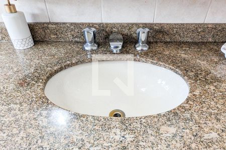 Casa à venda com 333m², 4 quartos e 7 vagas Casa à venda com 333m², 4 quartos e 7 vagasBanheiro da suíte