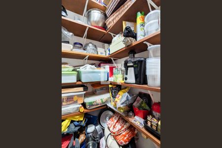 Casa à venda com 333m², 4 quartos e 7 vagas Casa à venda com 333m², 4 quartos e 7 vagasDespensa