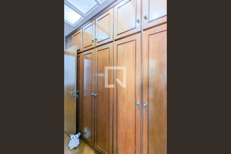 Casa à venda com 333m², 4 quartos e 7 vagas Casa à venda com 333m², 4 quartos e 7 vagasCloset da suíte