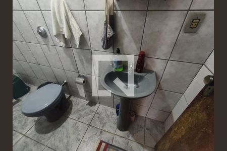 Casa à venda com 150m², 4 quartos e 2 vagasBanheiro 1