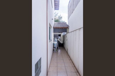 Casa à venda com 140m², 3 quartos e 3 vagasCorredor externo