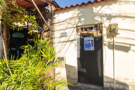 Fachada de casa para alugar com 1 quarto, 60m² em Campo Grande, Rio de Janeiro