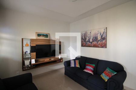 Casa 1 - Sala de casa para alugar com 3 quartos, 233m² em Tupi, Belo Horizonte