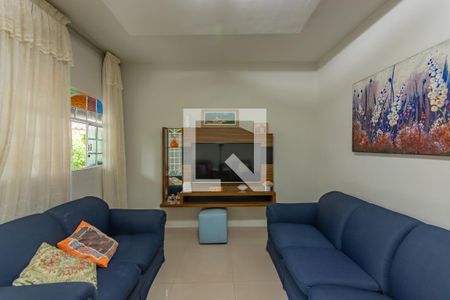 Sala de casa à venda com 3 quartos, 233m² em Tupi, Belo Horizonte
