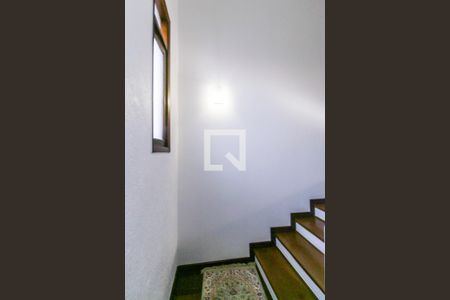 Casa de condomínio para alugar com 279m², 3 quartos e 6 vagasEscada