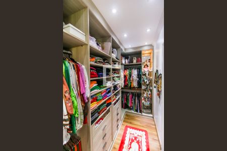 Casa de condomínio para alugar com 279m², 3 quartos e 6 vagasCloset da suíte 1