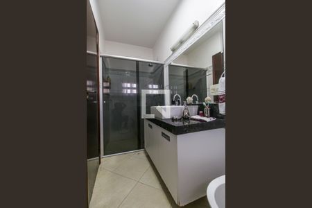Casa de condomínio para alugar com 279m², 3 quartos e 6 vagasBanheiro da Suíte 2