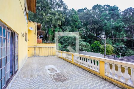 Casa à venda com 350m², 4 quartos e 3 vagas Casa à venda com 350m², 4 quartos e 3 vagasVaranda