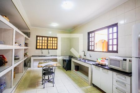 Casa à venda com 350m², 4 quartos e 3 vagas Casa à venda com 350m², 4 quartos e 3 vagasCozinha