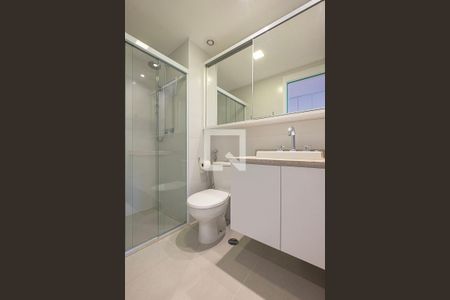 Banheiro de kitnet/studio para alugar com 1 quarto, 27m² em Pinheiros, São Paulo