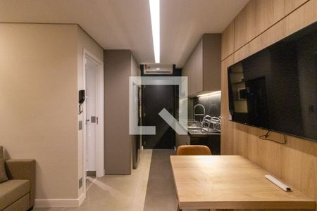 Sala e Cozinha de kitnet/studio para alugar com 1 quarto, 27m² em Itaim Bibi, São Paulo