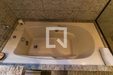 Apartamento à venda com 173m², 3 quartos e 3 vagasBanheiro da Suíte 2