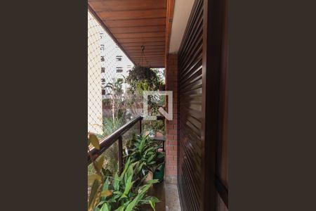 Apartamento à venda com 173m², 3 quartos e 3 vagasVaranda da Suíte 2