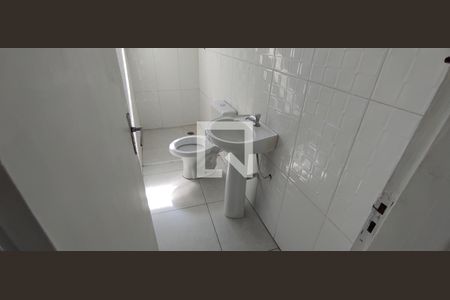 Banheiro de casa para alugar com 1 quarto, 30m² em Vila Cunha Bueno, São Paulo