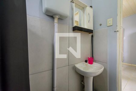 Banheiro de casa de condomínio para alugar com 1 quarto, 16m² em Nonoai, Porto Alegre