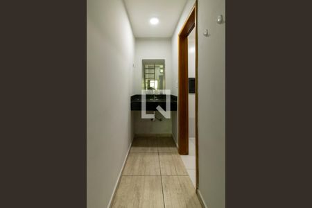 Banheiro - lavatório de kitnet/studio para alugar com 1 quarto, 18m² em Luz, São Paulo
