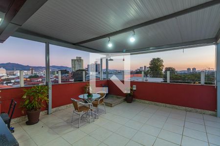 Apartamento à venda com 200m², 4 quartos e 2 vagasvaranda