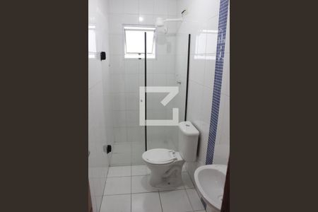 Banheiro da Suíte 1 de casa para alugar com 2 quartos, 88m² em Parque Sao Vicente, São Vicente