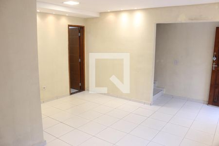 Sala de casa para alugar com 2 quartos, 88m² em Parque Sao Vicente, São Vicente