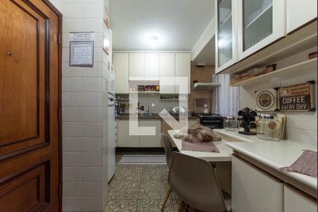 Apartamento à venda com 130m², 4 quartos e 2 vagasCozinha