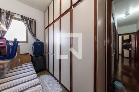 Apartamento à venda com 130m², 4 quartos e 2 vagasQuarto 2