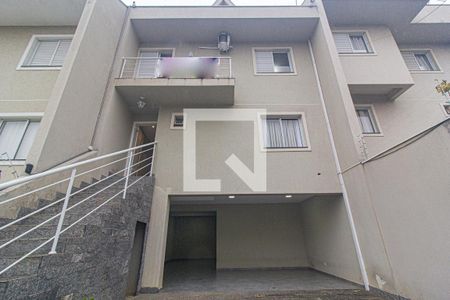 Casa para alugar com 220m², 3 quartos e 4 vagas Casa para alugar com 220m², 3 quartos e 4 vagasFachada