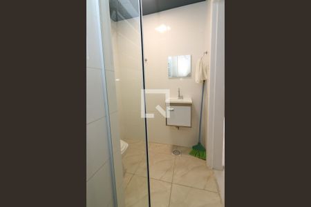 Banheiro de kitnet/studio para alugar com 1 quarto, 23m² em Praia de Belas, Porto Alegre